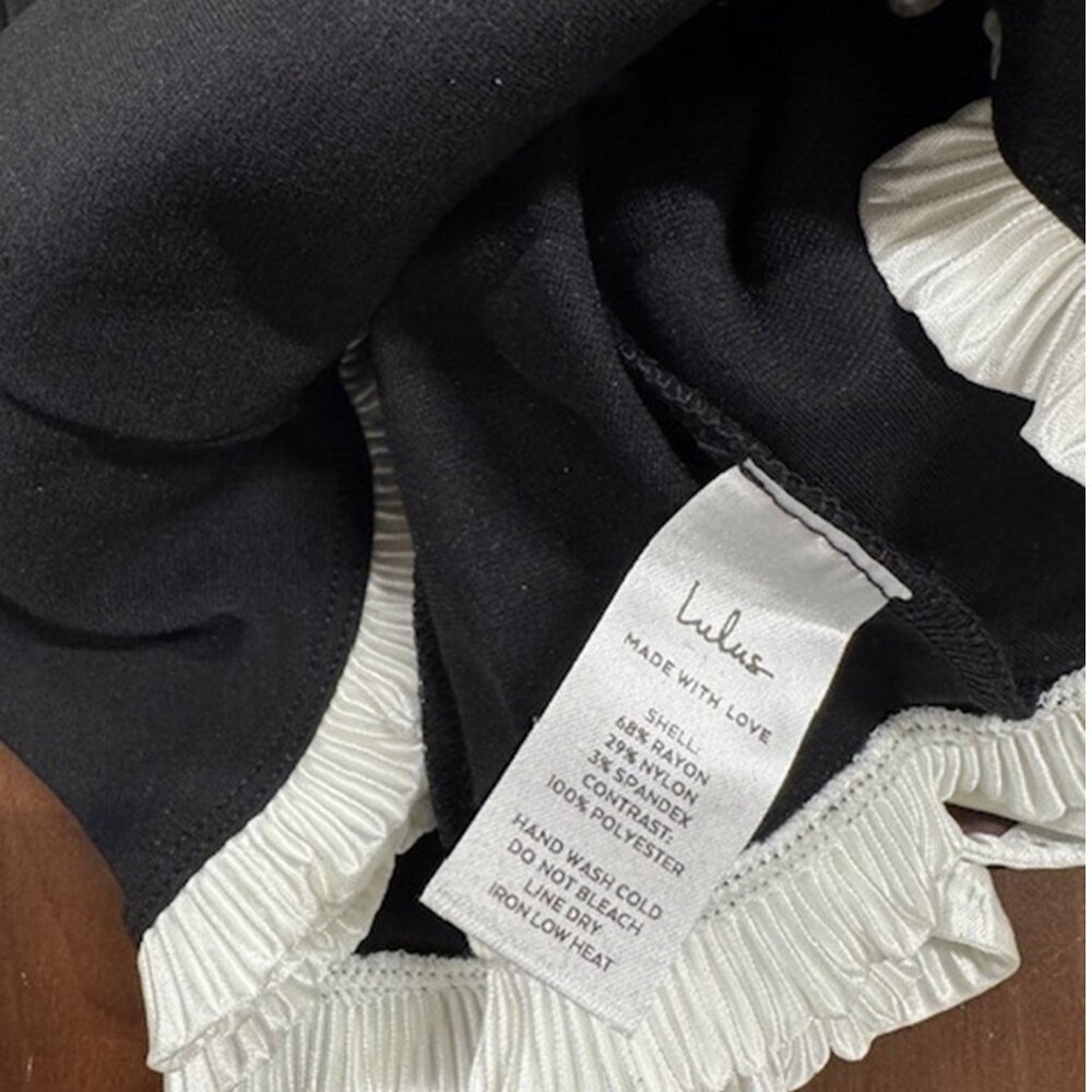Lulus Coquette Charisma Black and White Ruffled Tie-Back Crop Top NWT - Picture 7 of 8